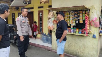 Sambangi Warung Warga, Bhabinkamtibmas Sukanagara Perkuat Silaturahmi dan Kamtibmas