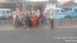 PECAK Sore Hari, Aiptu Sapudin Atur Lalu Lintas di Pertigaan Columbus