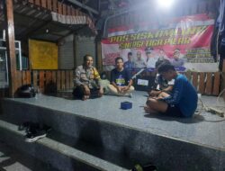 Ronda Bersama Warga, Aiptu Mukhsodin Perkuat Siskamling di Sukadamai
