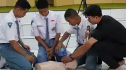 Sambut HUT TNI Ke-81, Kodim Bojonegoro bersama Polkes bekali Ratusan Pelajar Jurus Penyelamat ‘AMAN–CPR’