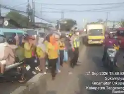 PECAK Sore Hari, IPTU Udi Muhdi dan Aiptu Sapudin Atur Lalu Lintas di Pertigaan Columbus