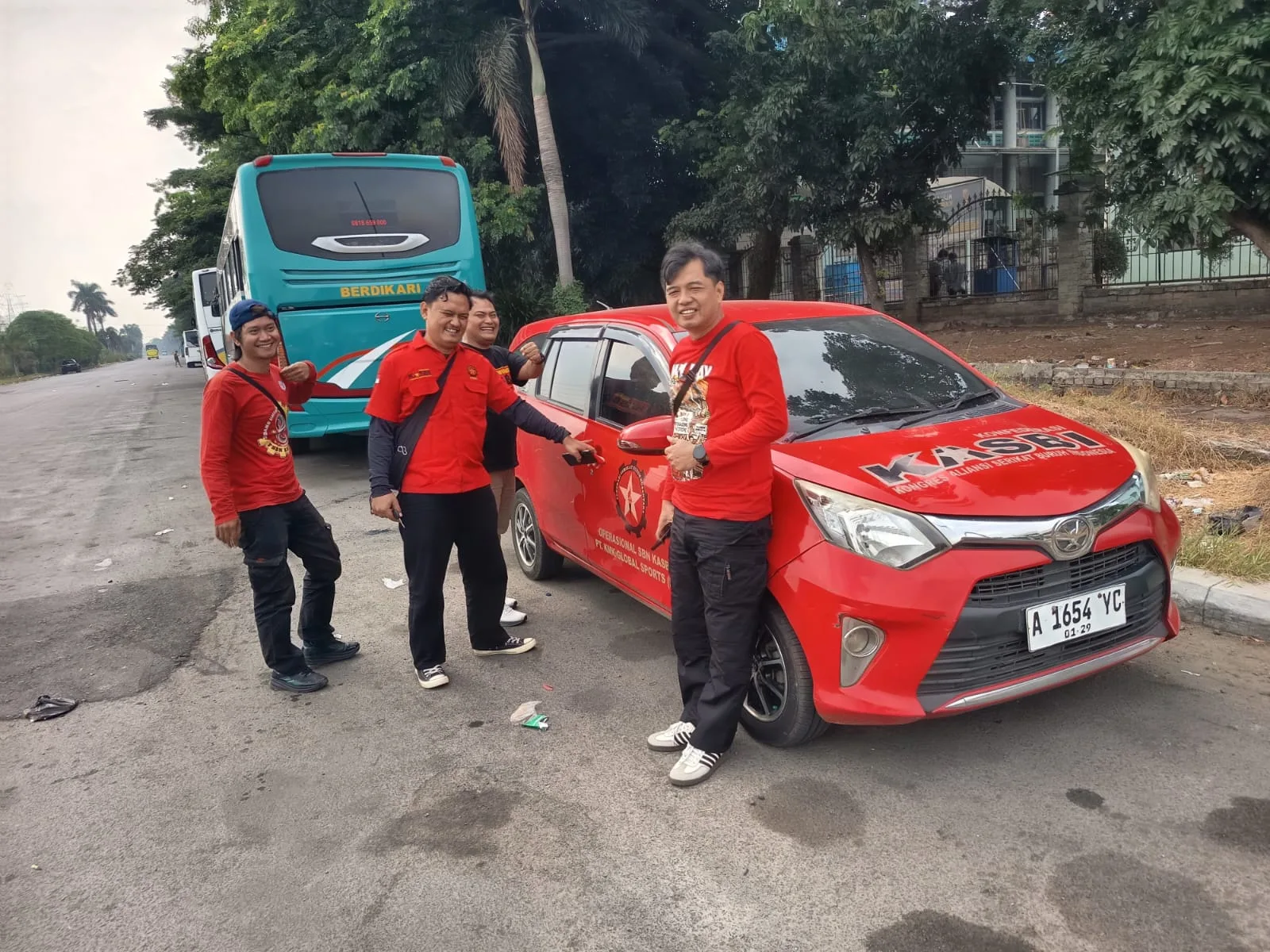 Polsek Cikupa Pantau Keberangkatan Massa FSBN KASBI PT KMK Menuju Jakarta Polsek Cikupa Pantau Keberangkatan Massa FSBN KASBI PT KMK Menuju Jakarta