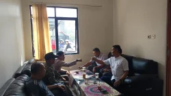 Cooling System dan DDS, Bripka Ristyanto Sambangi Warga Desa Cibadak Perkuat Kamtibmas
