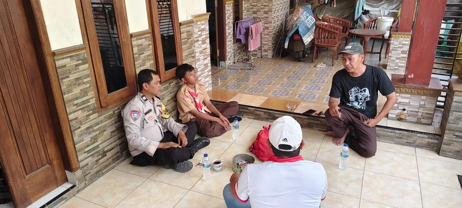 Aiptu Budiansyah Sambangi Warga Pasir Jaya, Perkuat Kamtibmas dan Sosialisasi 110