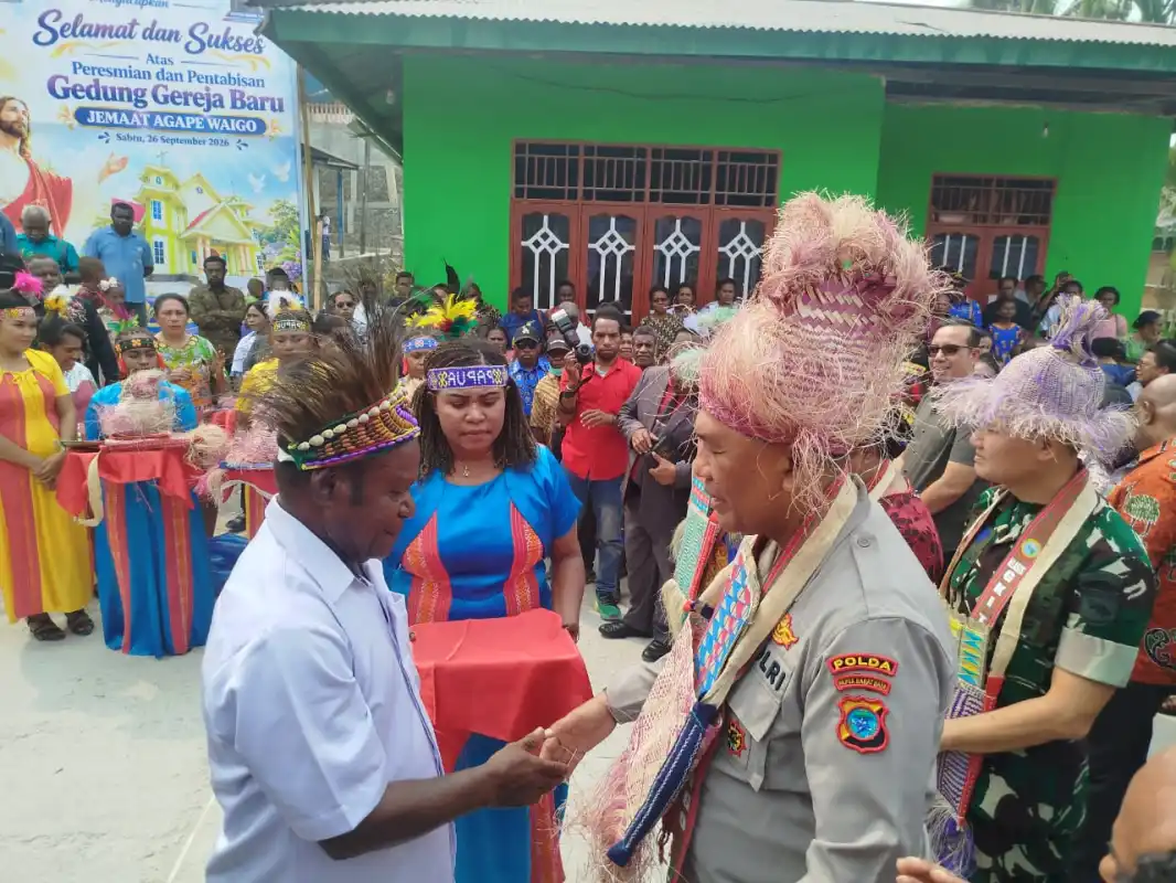 Wakapolda Papua Barat Daya Hadiri Peresmian dan Pentabisan Gedung Gereja GKI Agape Waigo di Sorong Selatan