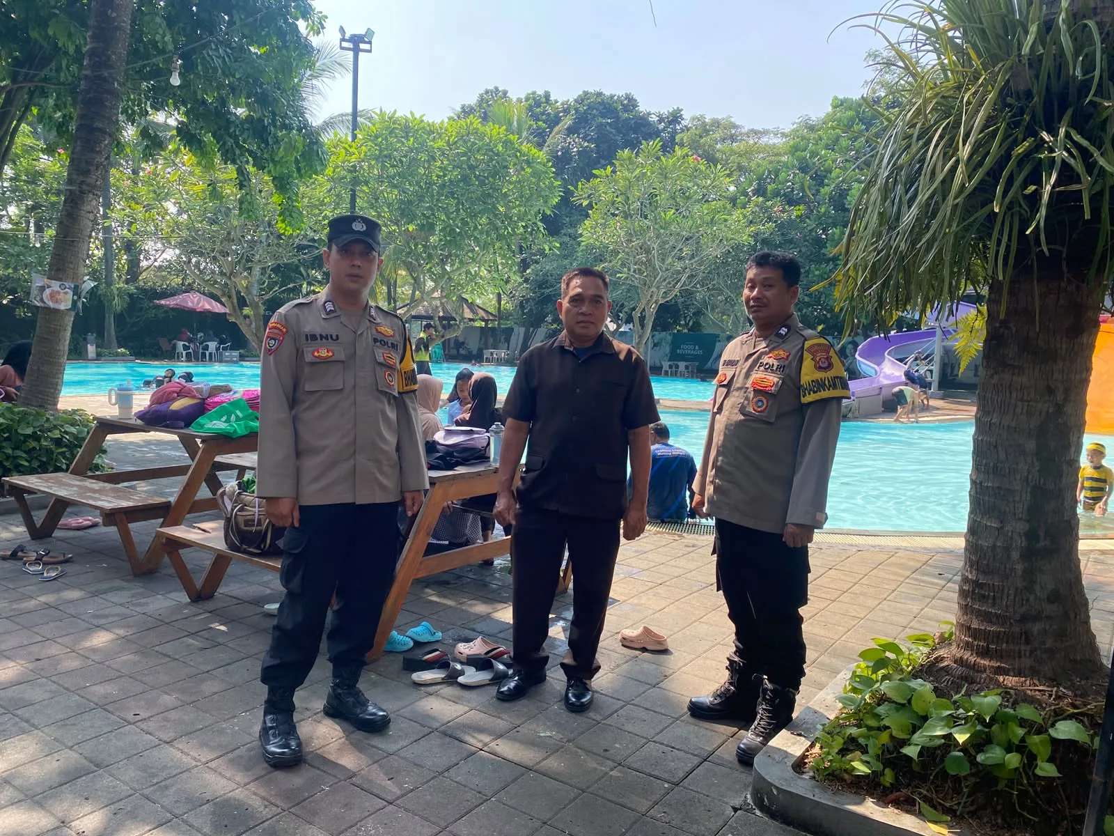 Polsek Cikupa Pantau Kolam Renang Talaga Bestari, Sampaikan Imbauan Kamtibmas Polsek Cikupa Pantau Kolam Renang Talaga Bestari, Sampaikan Imbauan Kamtibmas