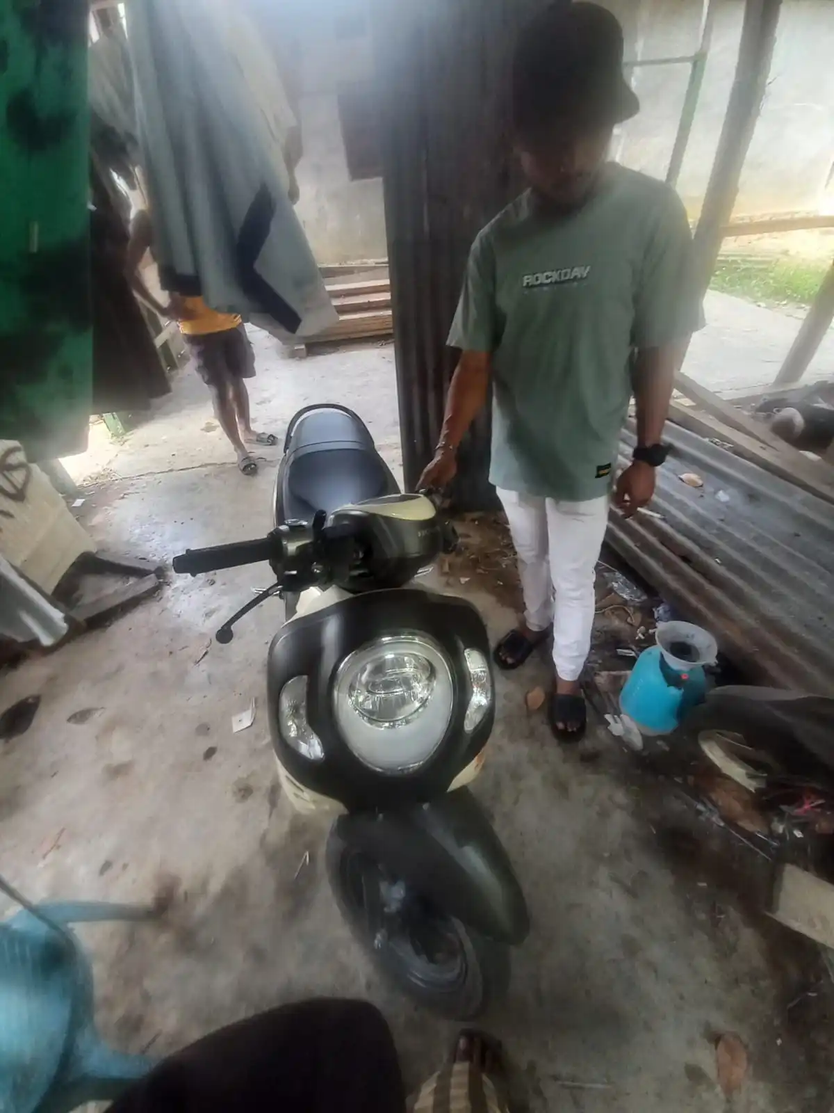 Team Paniki Polsek Sorong Timur Amankan Terduga Pelaku Curanmor, Satu Unit Honda Scoopy Diamankan Team Paniki Polsek Sorong Timur Amankan Terduga Pelaku Curanmor, Satu Unit Honda Scoopy Diamankan
