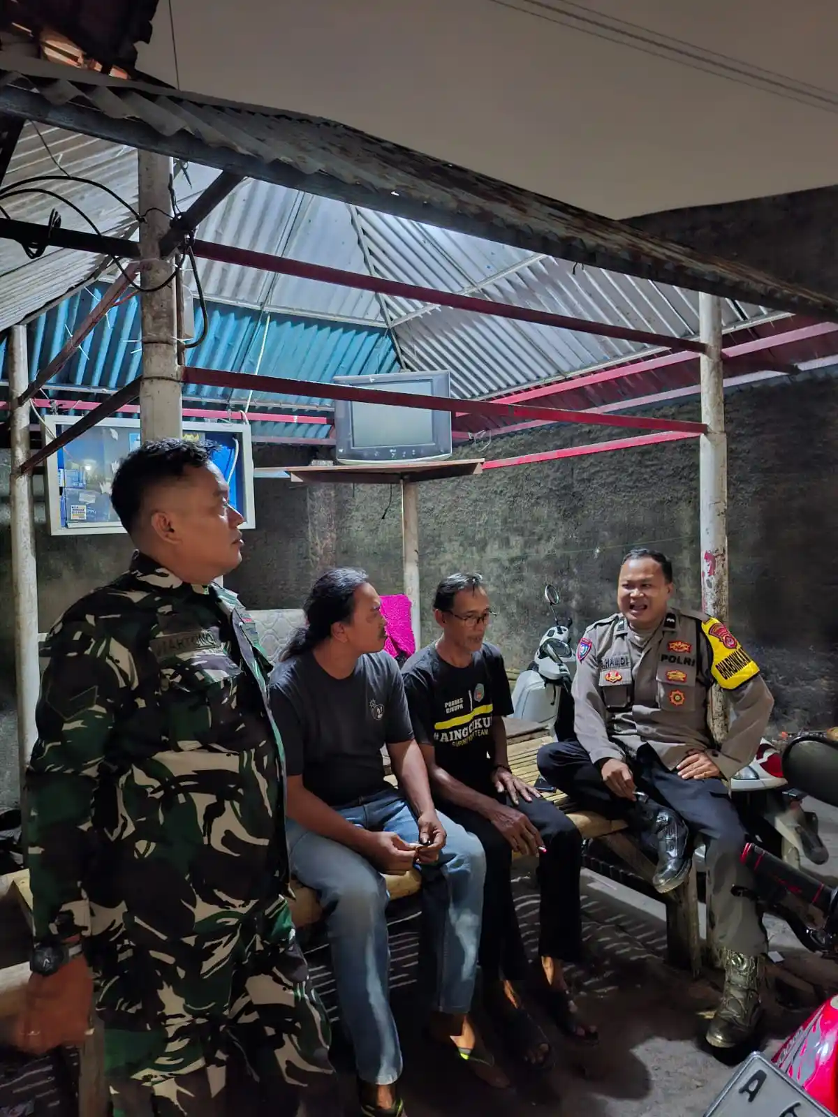 Sambangi Pos Satkamling, Aipda S. Hamdi Perkuat Kamtibmas di Desa Cikupa