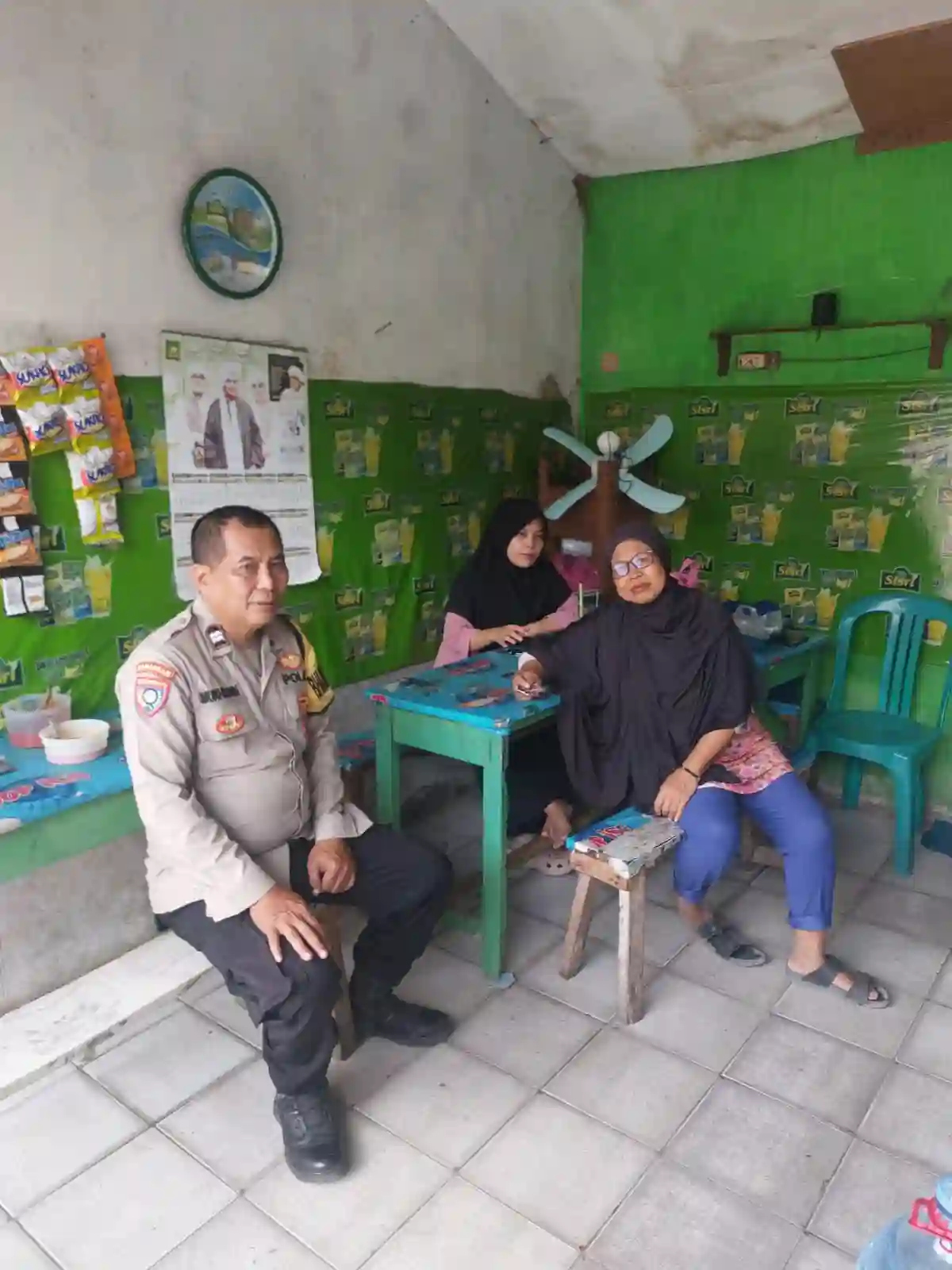 Sambang Warung Warga, Aiptu Mukhsodin Serap Aspirasi Masyarakat Sukadamai
