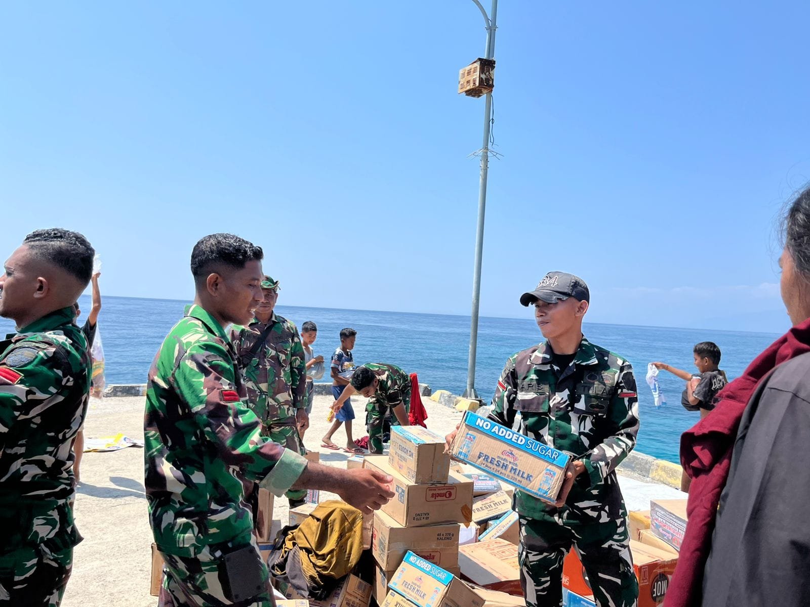 Hari Kedelapan Belas Penanganan Gempa NTT, TNI Kirim 1.054,603 Ton Bantuan