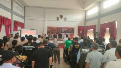 TIM PENYULUH MABES TNI BERSAMA PASIS DIKREG 56 SESKO TNI EDUKASI WARGA CEGAH KARHUTLA