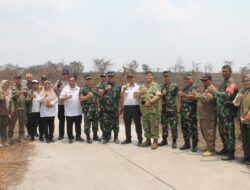 TIM PENYULUH KARHUTLA MABES TNI BERSAMA PASIS DIKREG SESKO TNI 56 EDUKASI WARGA BUKIT PINANG CEGAH KARHUTLA DI WILAYAH SAMARIDA TIM PENYULUH KARHUTLA MABES TNI BERSAMA PASIS DIKREG SESKO TNI 56 EDUKASI WARGA BUKIT PINANG CEGAH KARHUTLA DI WILAYAH SAMARIDA