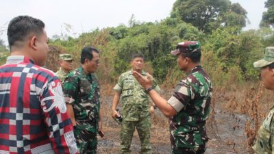 TIM PENYULUH KARHUTLA MABES TNI BERSAMA PASIS DIKREG 56 SESKO TNI TINJAU POSKO DAN LAHAN KEBAKARAN DI SAMARINDA SEBERANG  