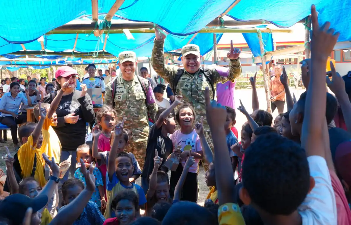 Puspsi TNI Berikan Trauma Healing bagi Anak Penyintas Gempa Bumi NTT