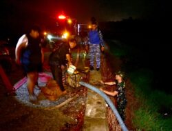 Gelap Malam Tak Jadi Penghalang, Satgas Karhutla Lanud Sjamsudin Noor Kembali Berjibaku Hadang Karhutla Hingga Dini Hari