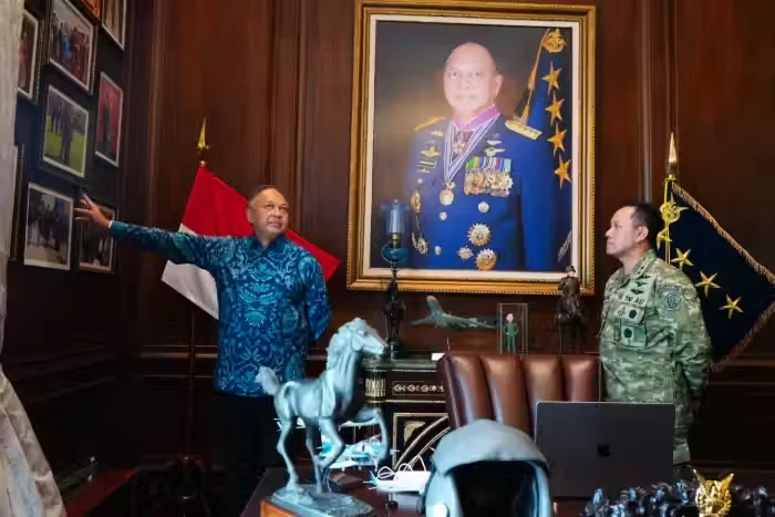 Wadan Kodiklat TNI Anjangsana Ke Kediaman Marsekal TNI (Purn) Fadjar Prasetyo