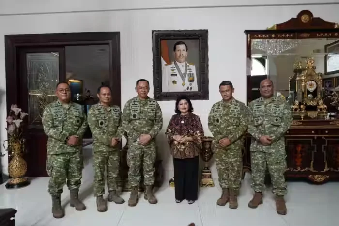 Jelang HUT Ke-81 TNI,  Pasahli Panglima TNI Anjangsana kepada Mantan Panglima TNI