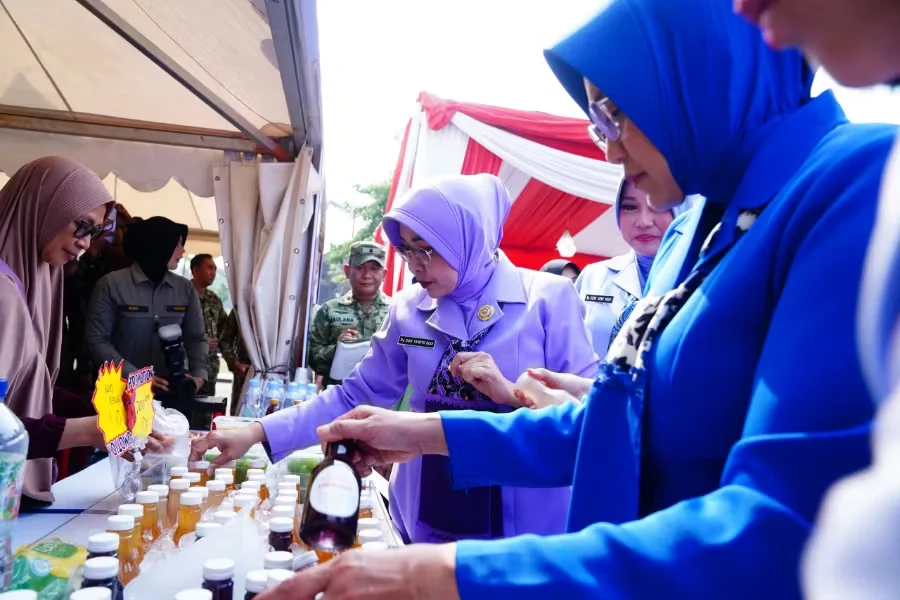 Waketum Dharma Pertiwi Buka Bazar TNI, Semarakkan HUT ke-81 TNI