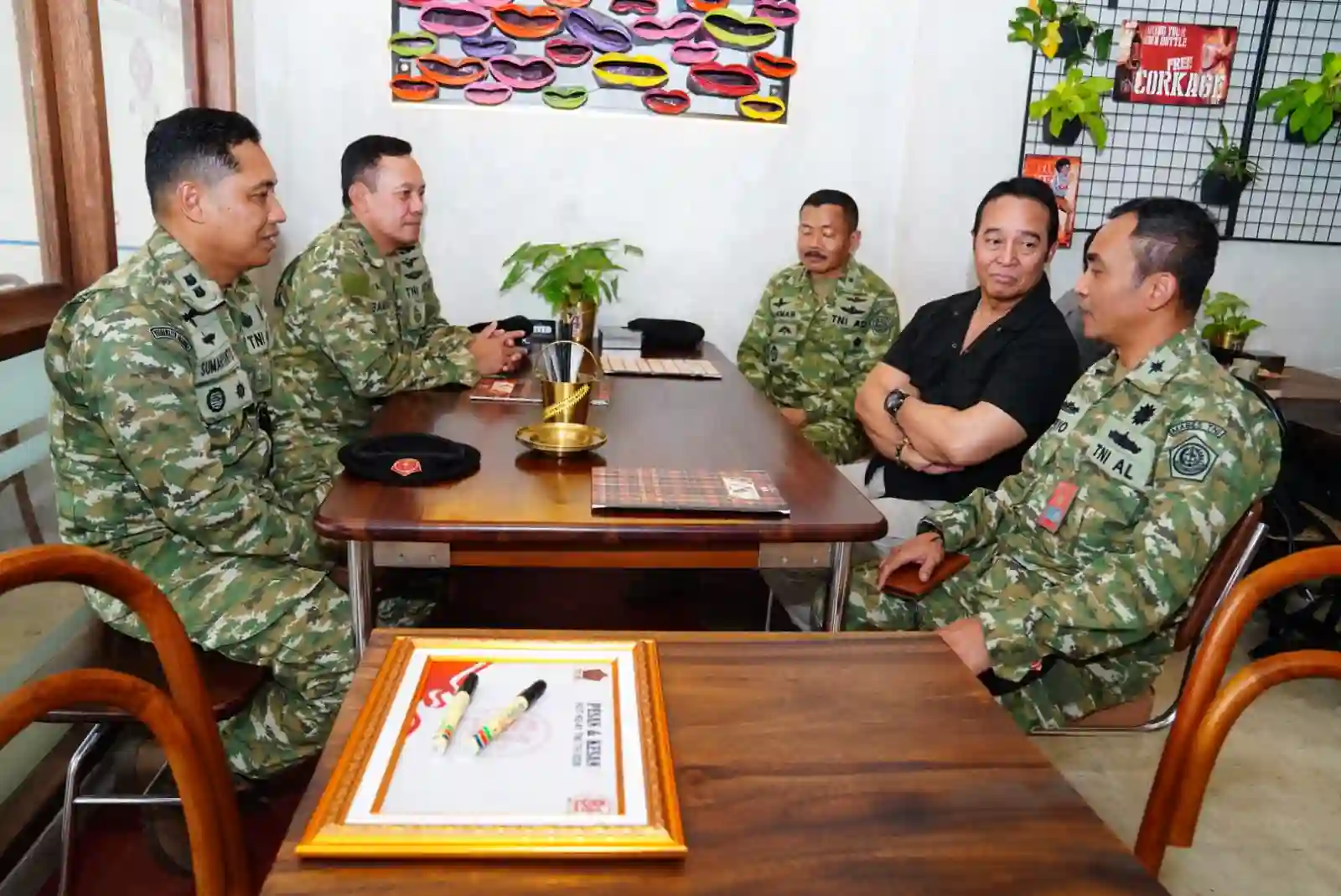 Rangkaian HUT, Wadan Kodiklat TNI Silaturahmi dengan Mantan Panglima TNI