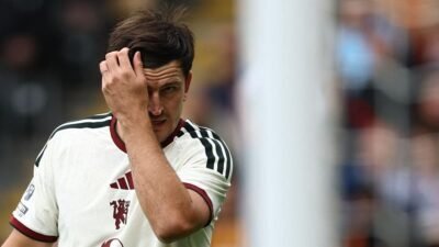 Gary Neville Mendesak Manchester United Datangkan Bek Sebelum Deadline