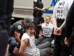 Operasi Penangkapan Imigran di New York oleh ICE