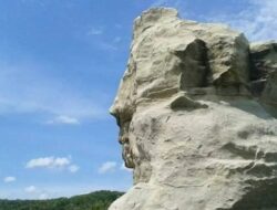 Menelusuri Keindahan Pantai Klayar Pacitan