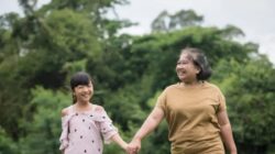Kebiasaan Kecil Kakek-Nenek yang Membuat Cucu Menantikan Kunjungan