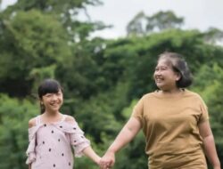 Kebiasaan Kecil Kakek-Nenek yang Membuat Cucu Menantikan Kunjungan