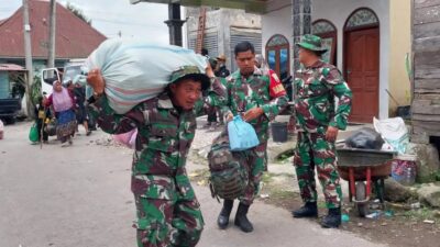 TNI Turunkan Prajurit untuk Bantu Penanganan Erupsi Sinabung TNI Turunkan Prajurit untuk Bantu Penanganan Erupsi Sinabung