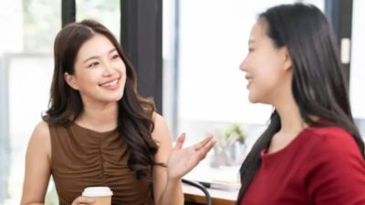8 Kebiasaan yang Harus Ditinggalkan Agar Orang Lain Nyaman Berbicara dengan Anda