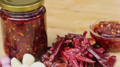 Membuat Chili Oil: Resep Praktis Untuk Menyediakan Stok Pedas
