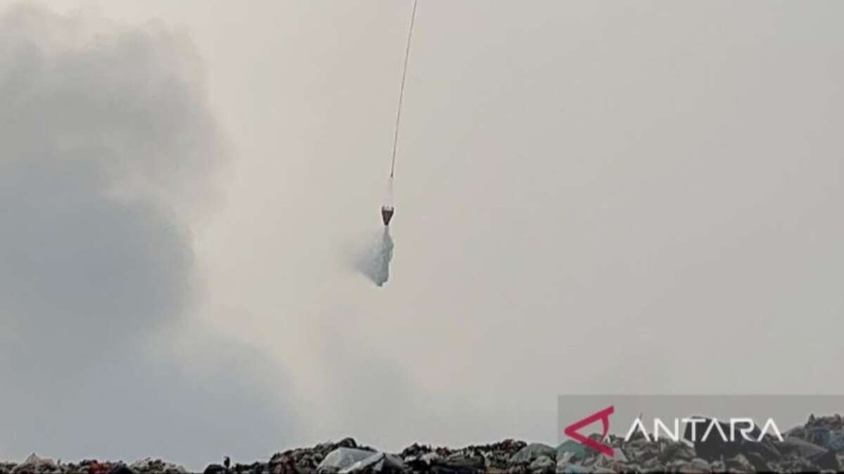 Kebakaran TPA Galuga: Upaya Pemadaman Melalui Udara