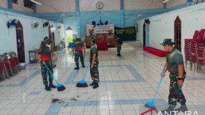 Bakti Sosial Korpasgat di Bekasi: Membersihkan Rumah Ibadah