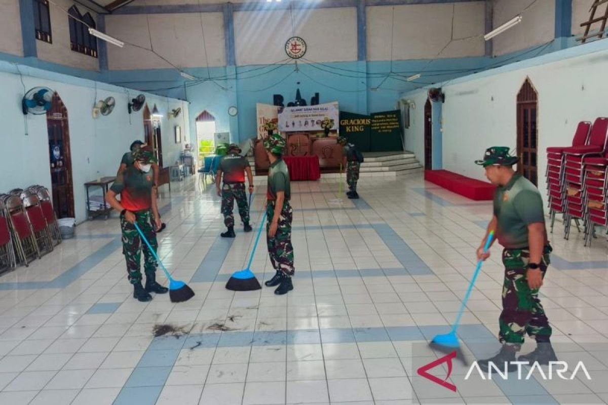 Bakti Sosial Korpasgat di Bekasi: Membersihkan Rumah Ibadah