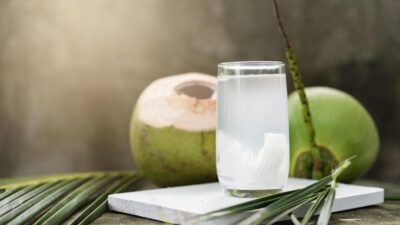 Manfaat dan Efek Samping Air Kelapa: Mengapa Sering Kencing Setelah Mengonsumsinya?