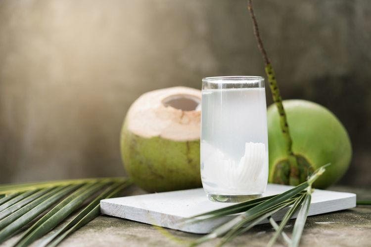 Manfaat dan Efek Samping Air Kelapa: Mengapa Sering Kencing Setelah Mengonsumsinya?