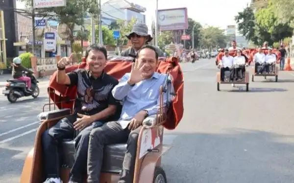 Pinjaman Becak Listrik untuk Pengemudi di Cirebon