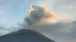 Dampak Abu Vulkanik Gunung Lewotolok terhadap Penerbangan NTT