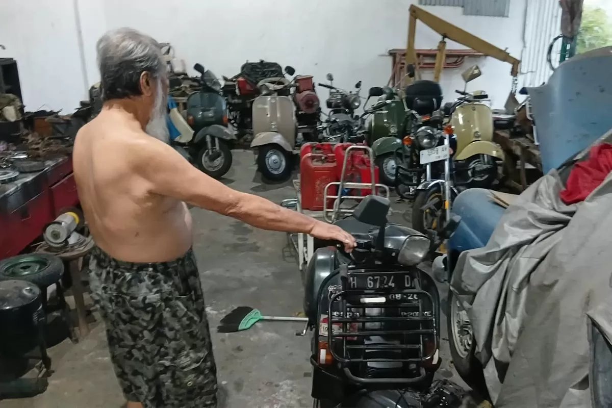 Menghargai Sejarah Melalui Koleksi Vespa: Joseph Joko Moeljono