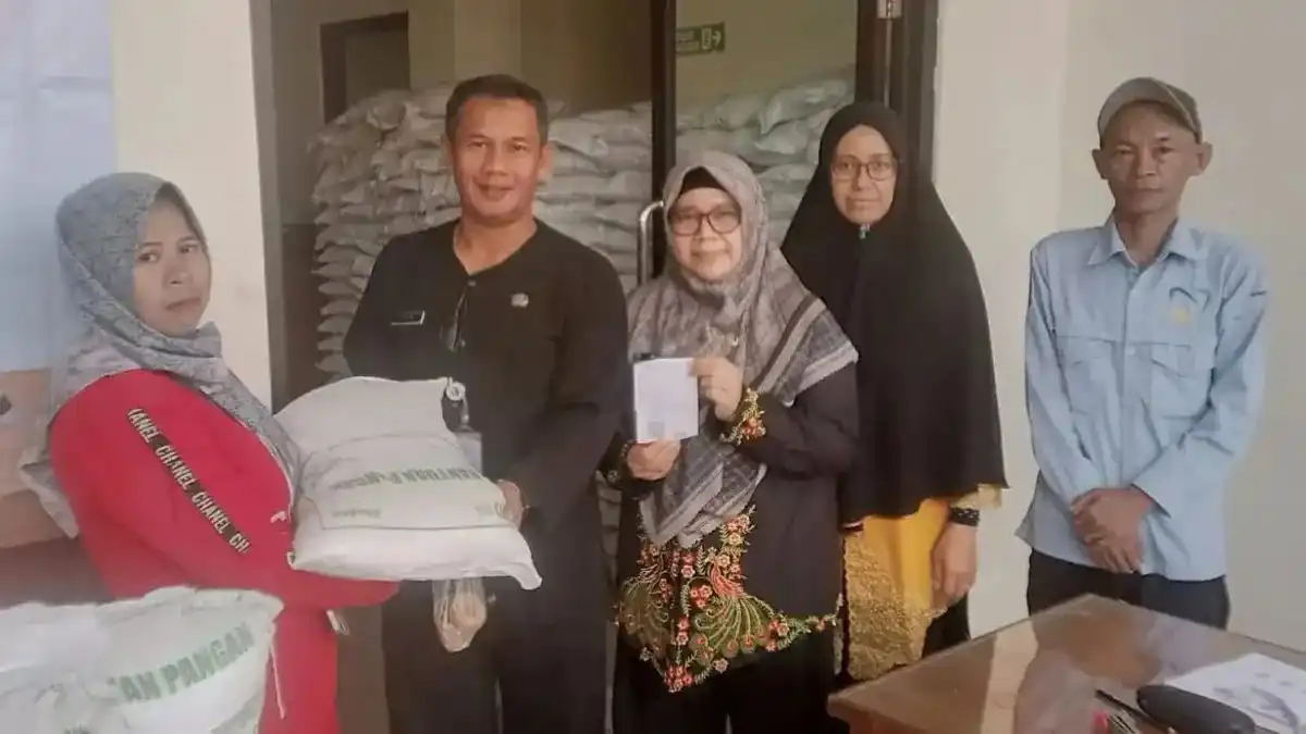 Bantuan Pangan untuk Warga Depok: 2.085 Keluarga Terima 30 Kg Beras