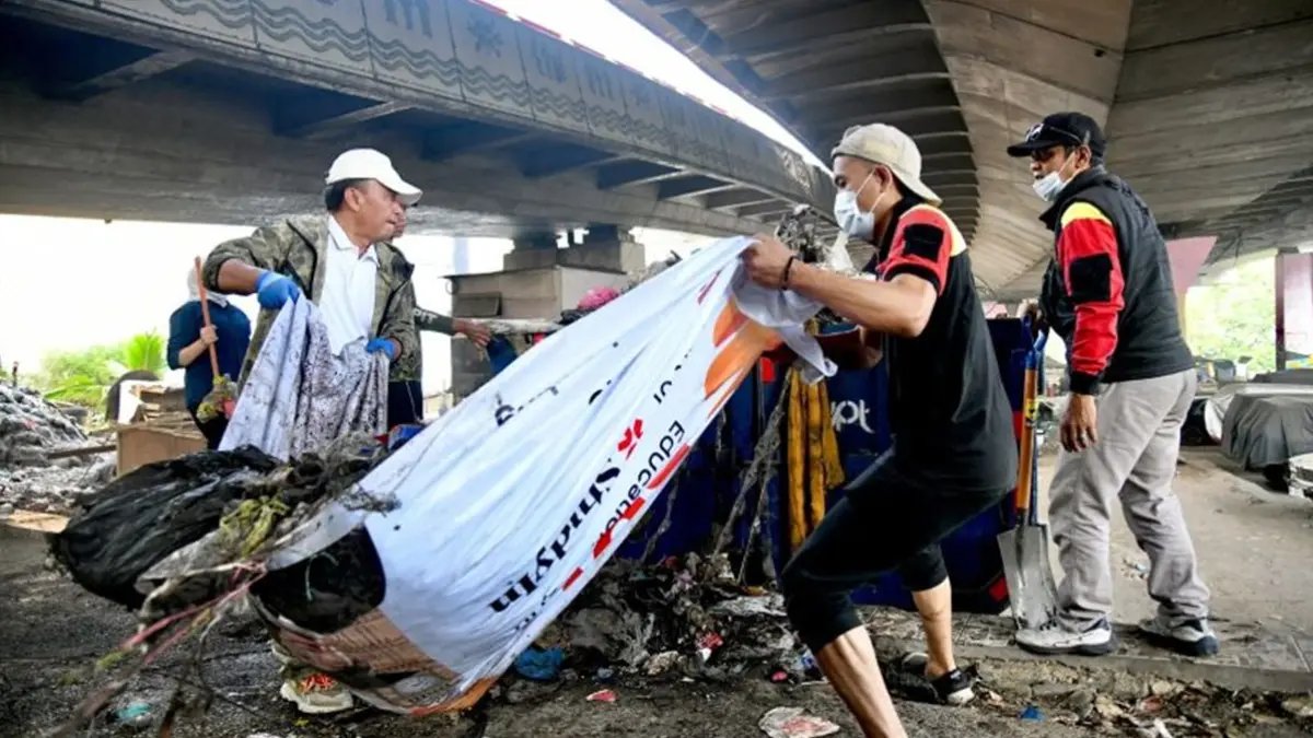 Tumpukan Sampah di Jembatan Pasupati Memerlukan Perhatian Serius