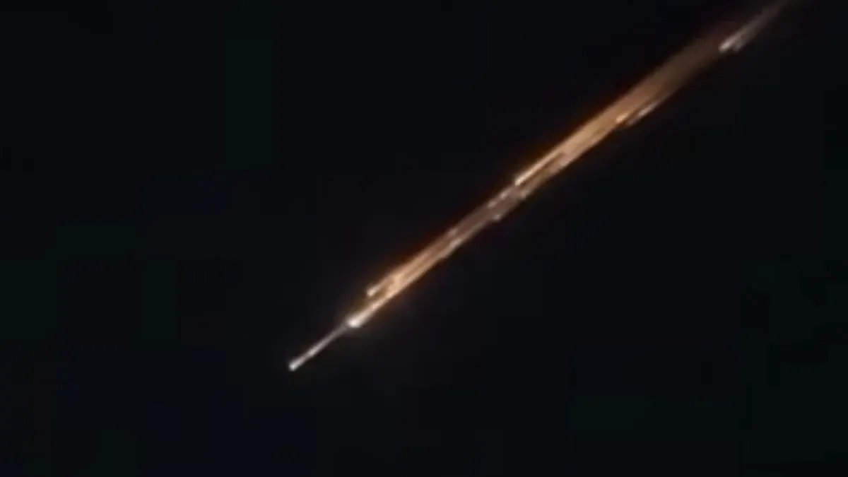 Misteri Dentuman di Langit Gorontalo: Video Meteor Viral Mengguncang Warganet