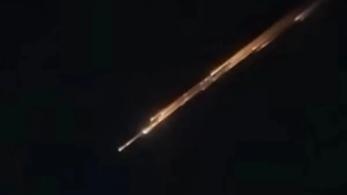 Misteri Dentuman di Langit Gorontalo: Video Meteor Viral Mengguncang Warganet