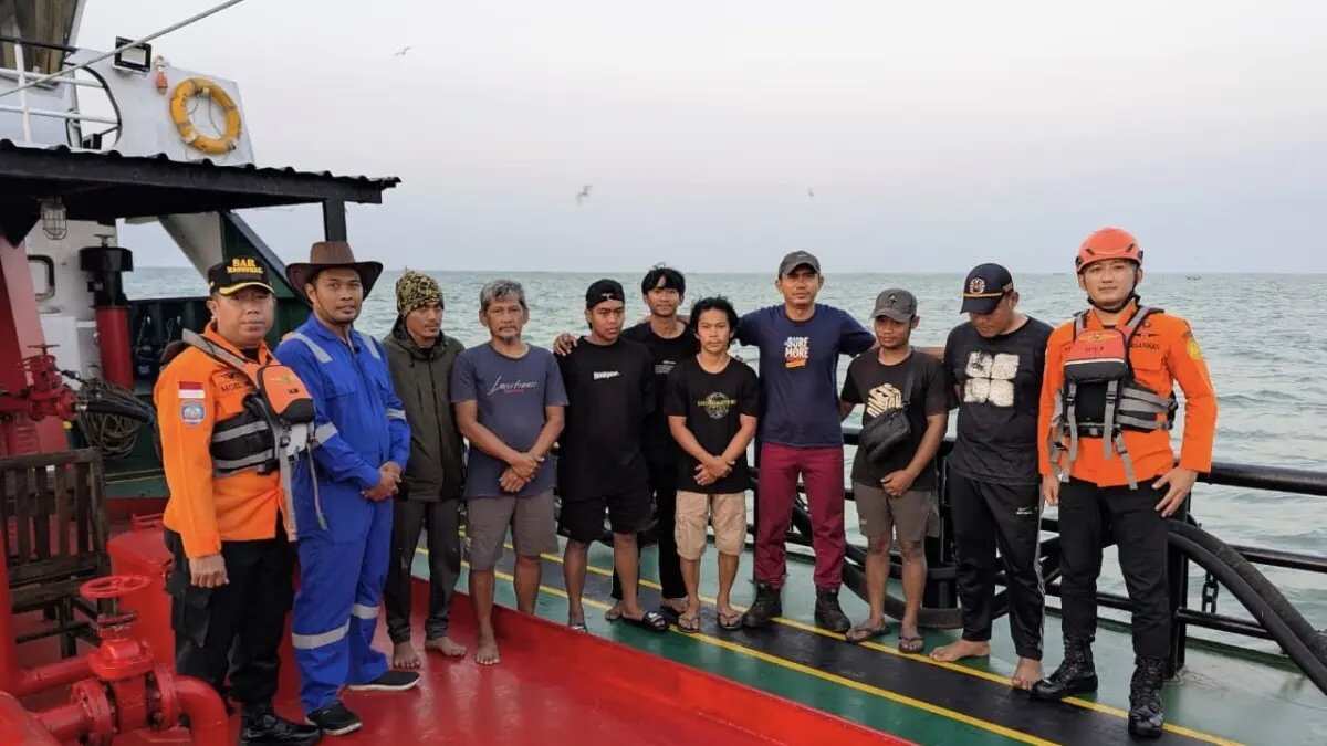 Kapal Tugu Boat Tenggelam di Bawean: Delapan ABK Selamat