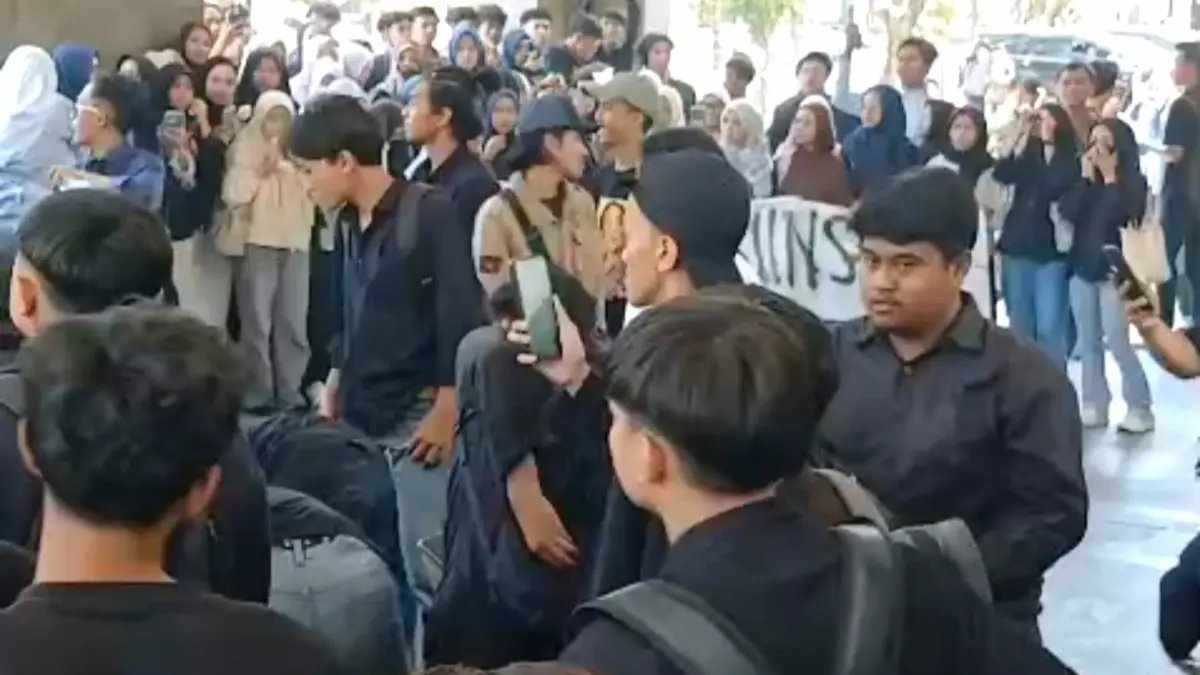 Aksi Mahasiswa UINSA Menolak Pelantikan Rektor Akh Muzakki