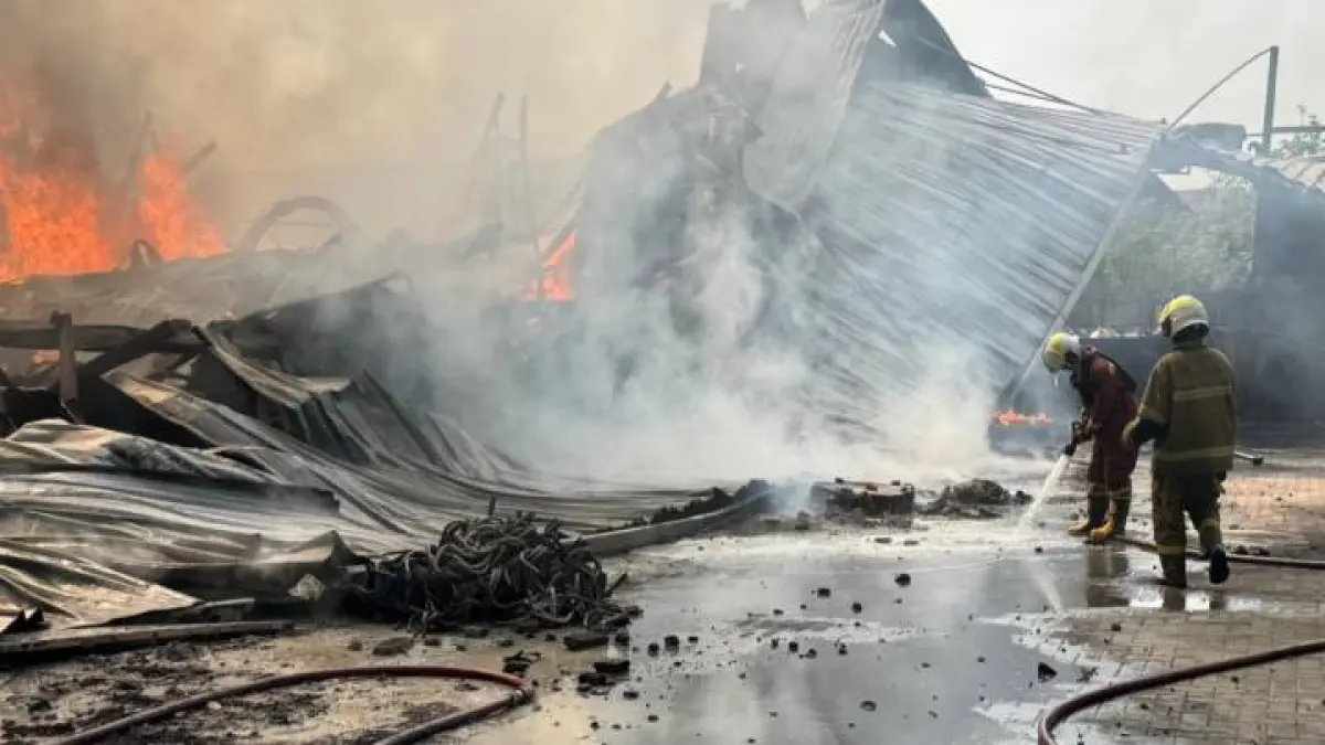 Kebakaran Pabrik Lampu di Batuceper: Tujuh Jam Tak Kunjung Padam