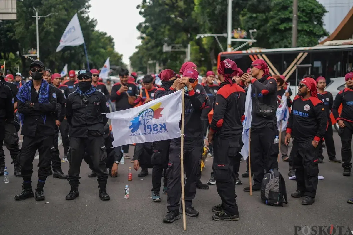 Aksi Buruh di Jakarta: Menyampaikan Tuntutan Hari Ini Aksi Buruh di Jakarta: Menyampaikan Tuntutan Hari Ini