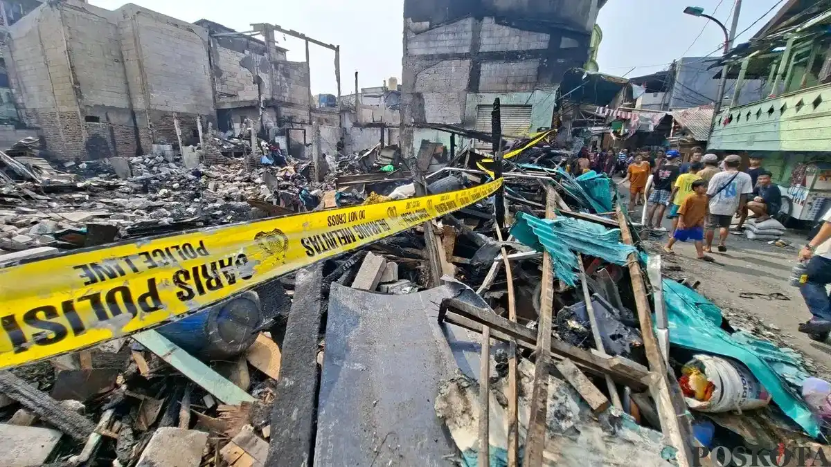Kebakaran Hebat Melanda Pemukiman di Ancol, 20 Rumah Habis Terbakar