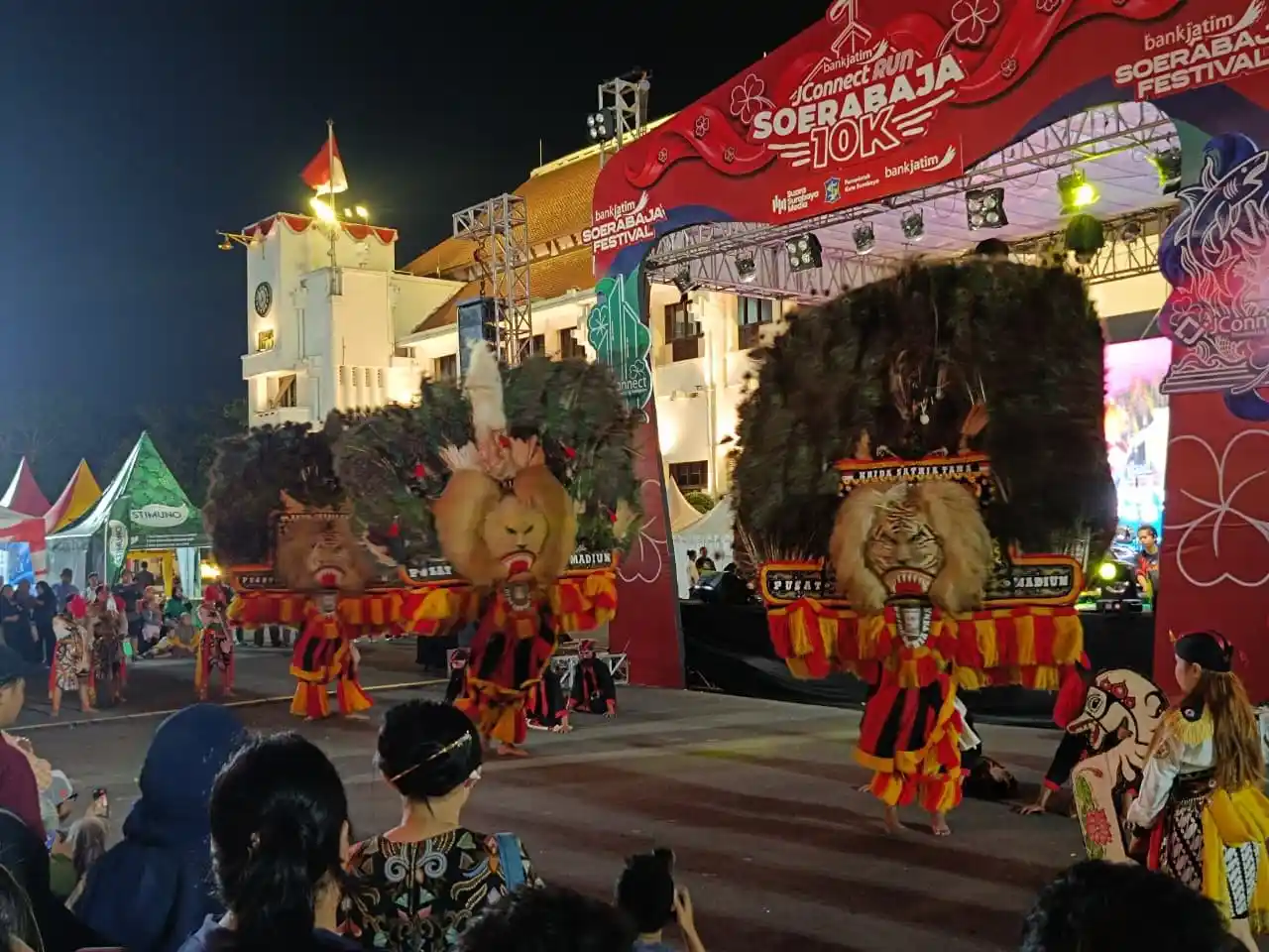 Meriahnya Pertunjukan Reog di Surabaya