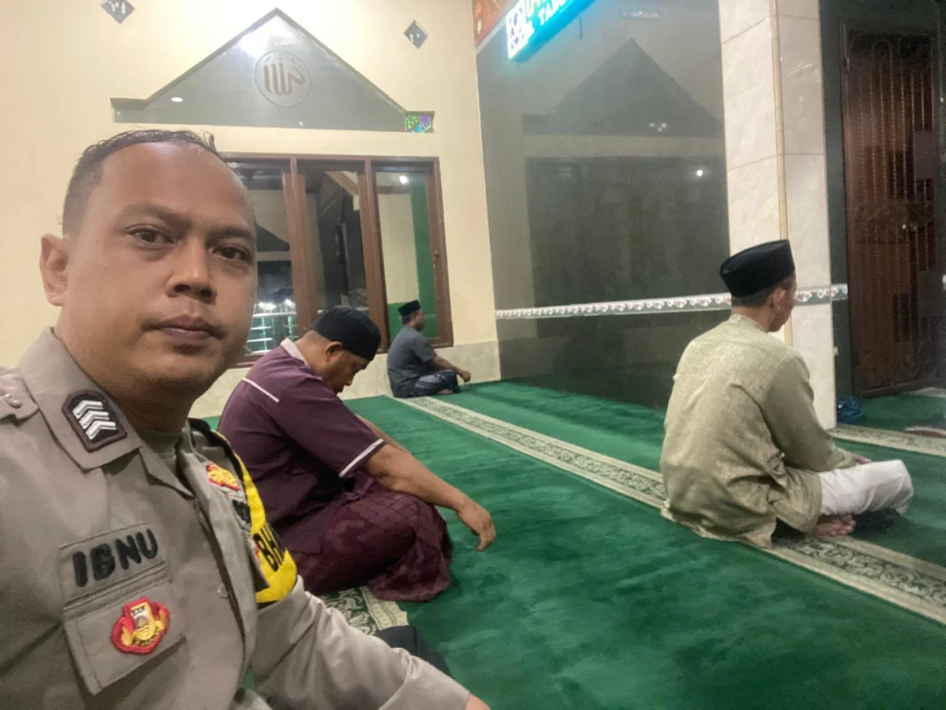 Subuh Keliling di Masjid Jami Nur Rohman, Brigadir Ibnu Dermawan Perkuat Silaturahmi dan Kamtibmas